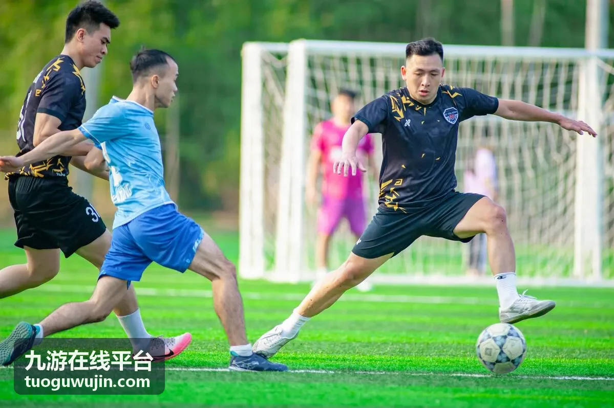 九游在线平台资源调度与状态监控面板示意图